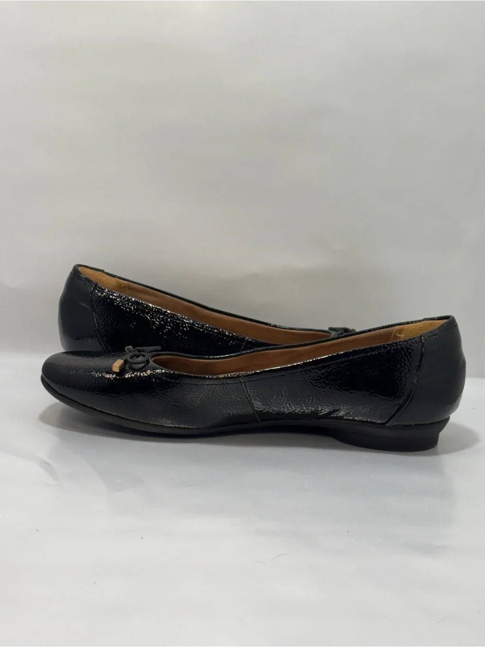 Clarks Artisan Women's 7 M Black Patent Tips Texture Square Toe Bow Ballet Flat